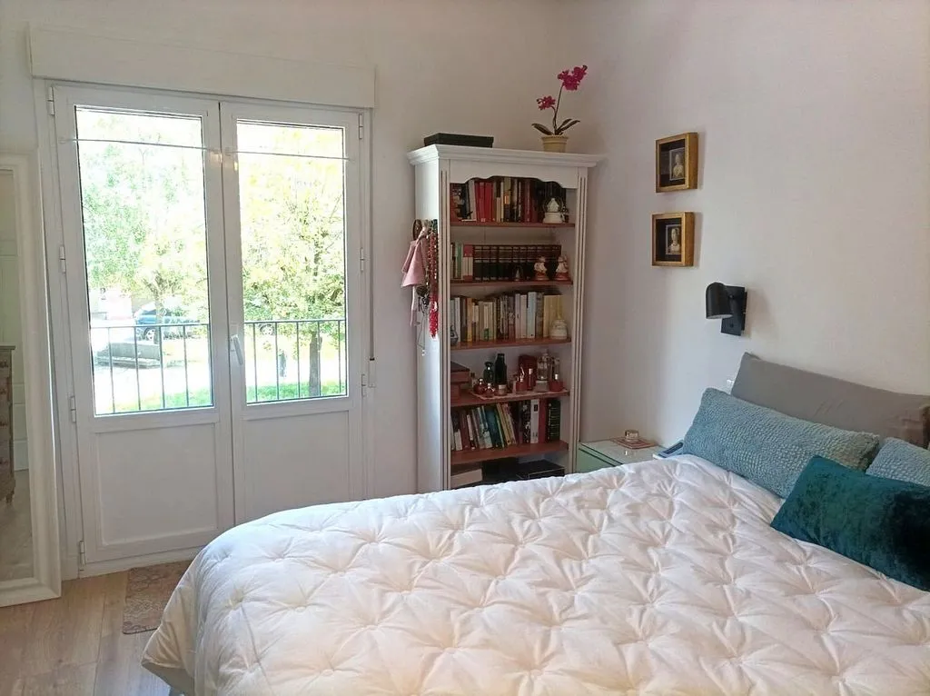 Magamistoad - 2-Bedroom Flat with Balcony in Barreda