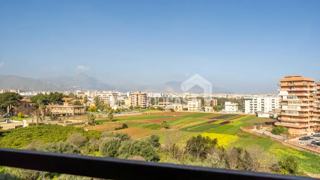 Panoramic Apartment with Balcony in Palermo
