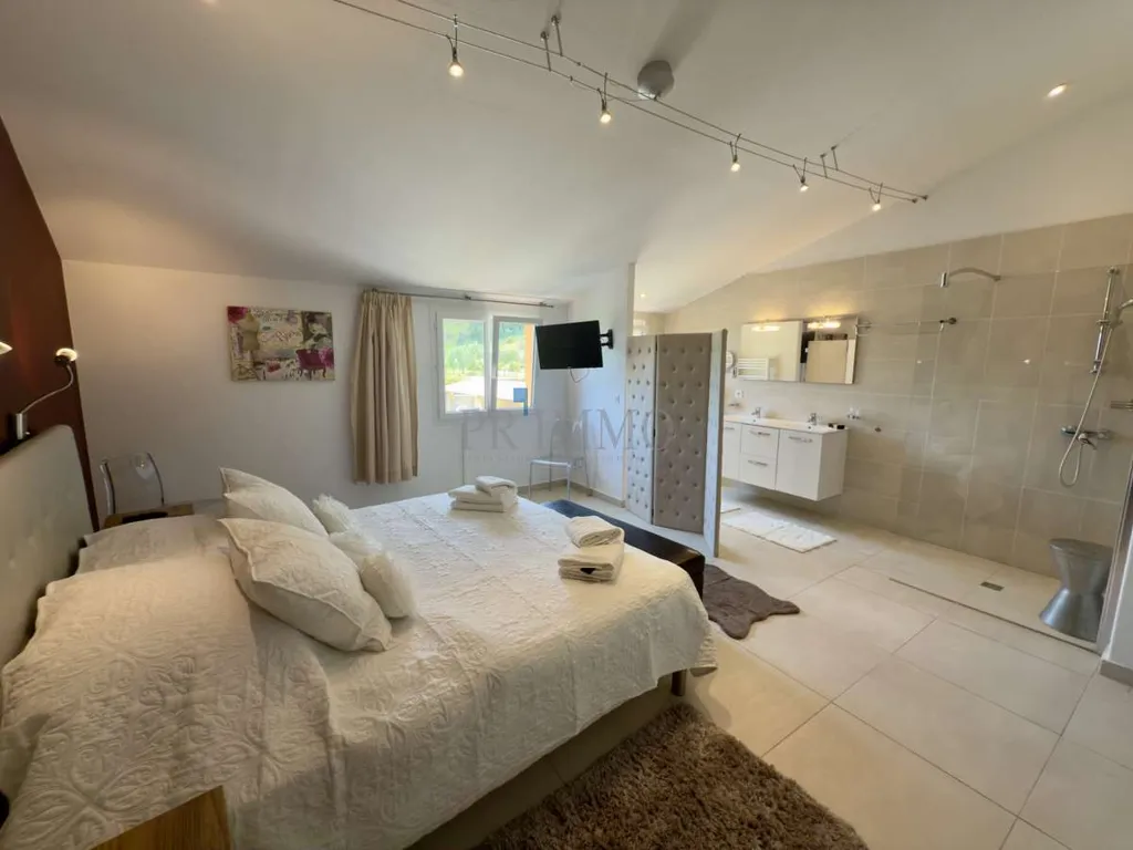 Chambres - Villa avec Piscine et Terrasse à Lorgues