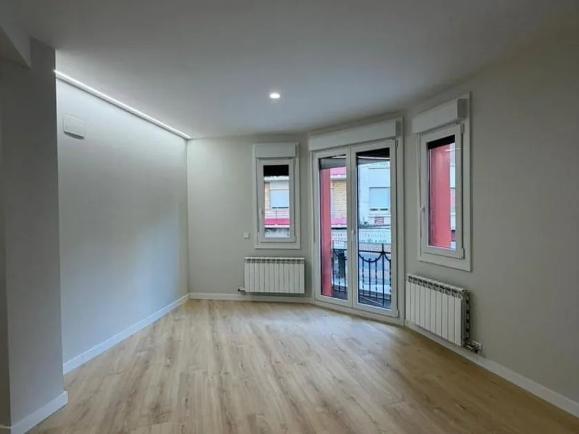 Stanze - Modernised Apartment with Balcony in Logroño