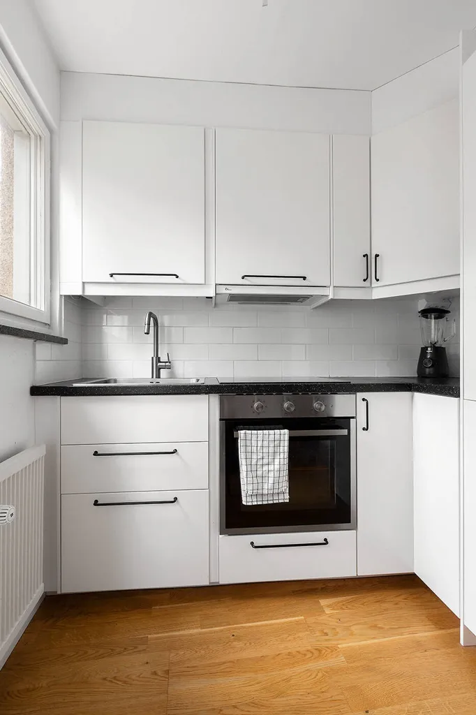 Köök - Efficient 1-Bedroom Flat with Inner Courtyard in Kallhäll