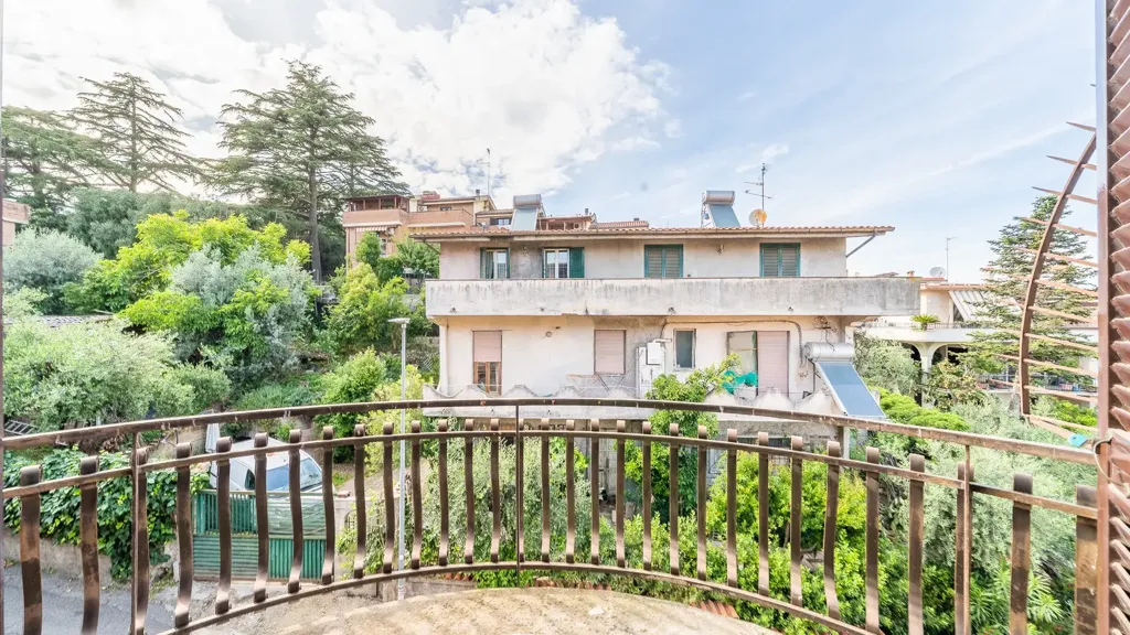 Balcon - Characterful Two-Level Apartment in Fonte Nuova