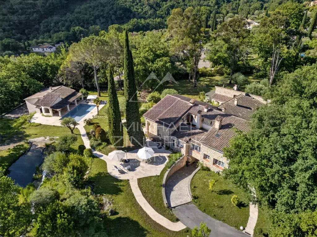 Vue aérienne - Domaine Rénové avec Piscine à Bar-sur-Loup