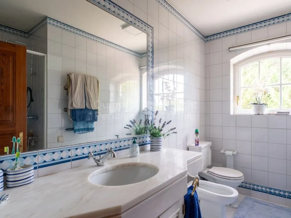 Salles de bain - Mediterranean Villa with Garden in Birre, Cascais
