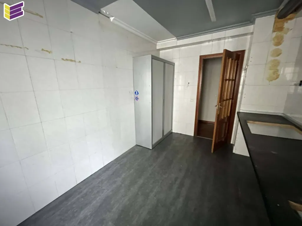 Pièces - Apartment with Large Windows in Vigo