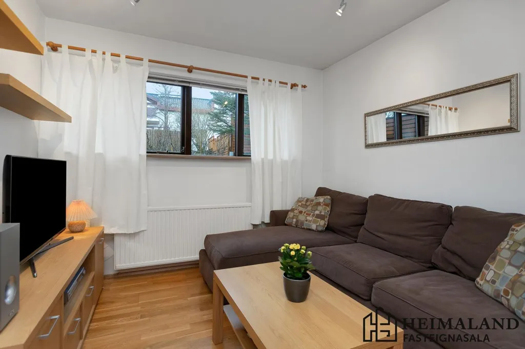 Soggiorno - Two-Storey End House with Garden in Reykjavik