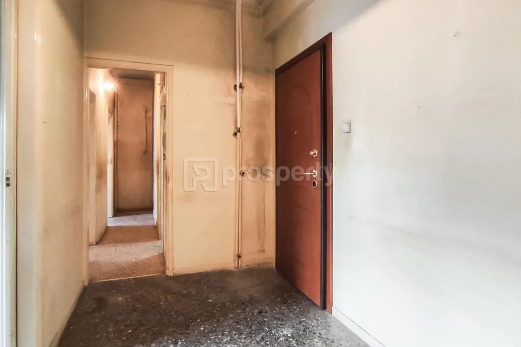 Esik - City View Apartment in Galatsi