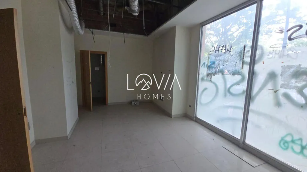 Rooms - Commercial Space with Street Frontage in Valencia