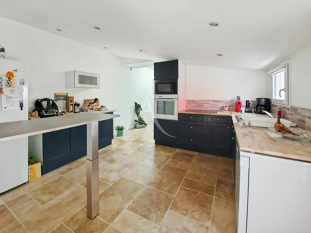 Cucina - Three-Bedroom House with Garden in Soullans