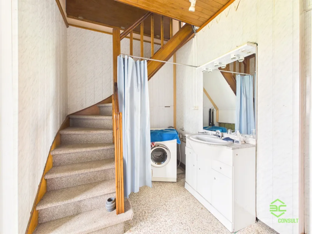 Rooms - Renovatable House with Large Plot in Sint-Truiden