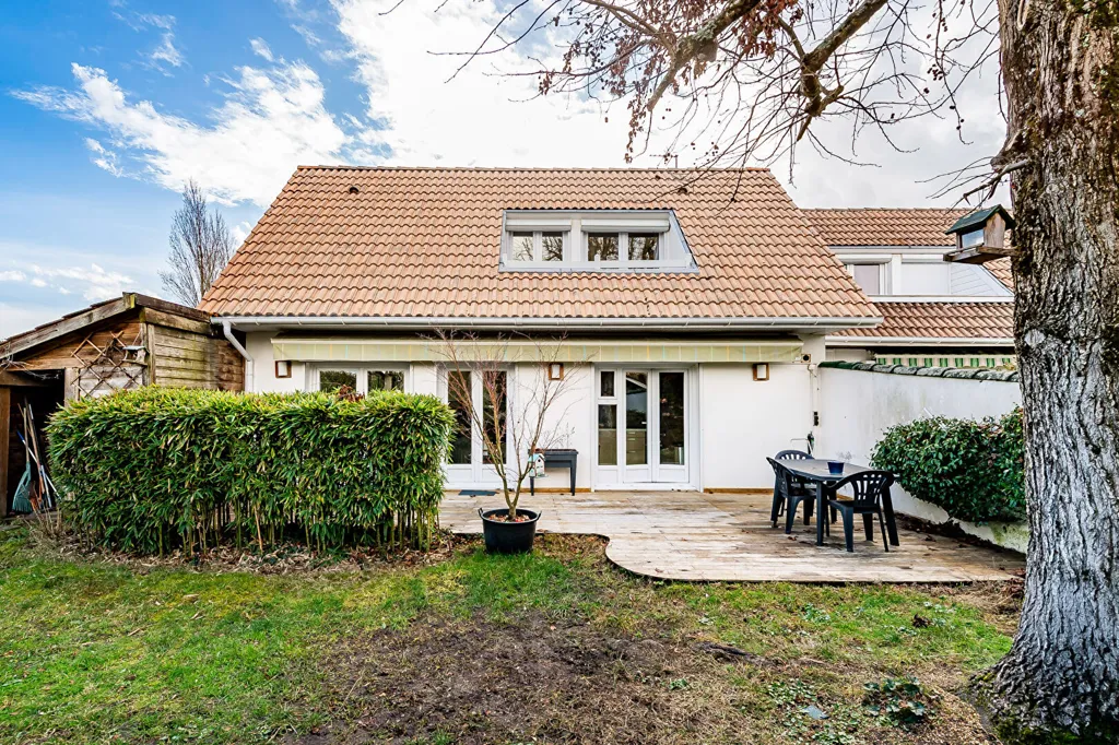 Aed - House with Balcony in Eysines
