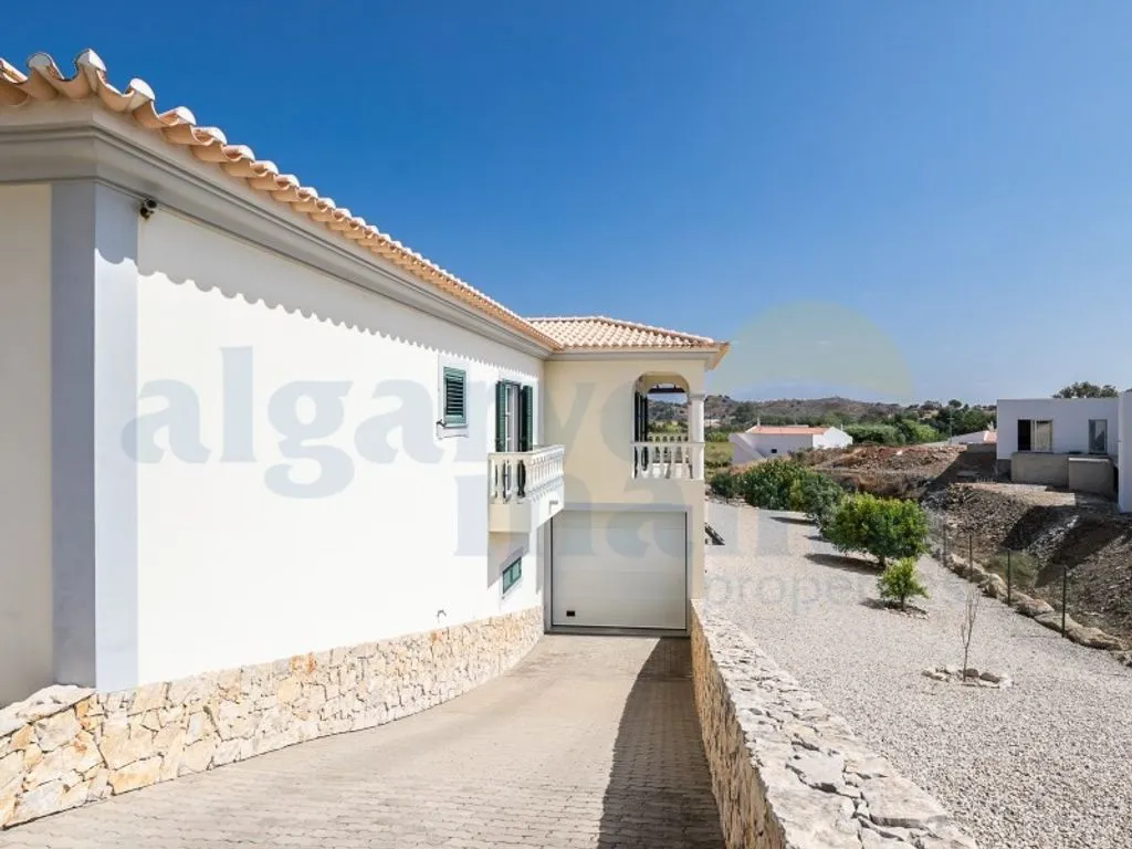 Välivaade - Detached Villa with Pool near Golf Courses, Junqueira