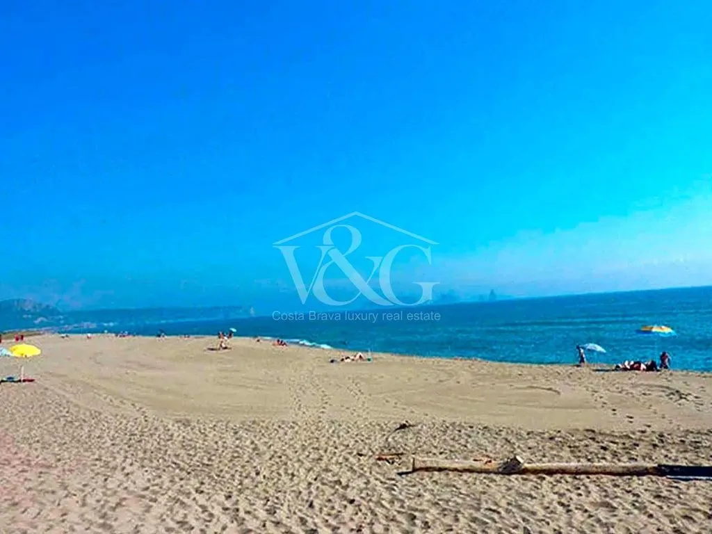 Seafront Villa with Pool in Mas Pinell