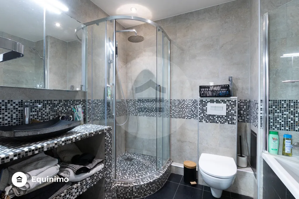Bathrooms - Duplex Flat with Balcony and Terrace in Paris
