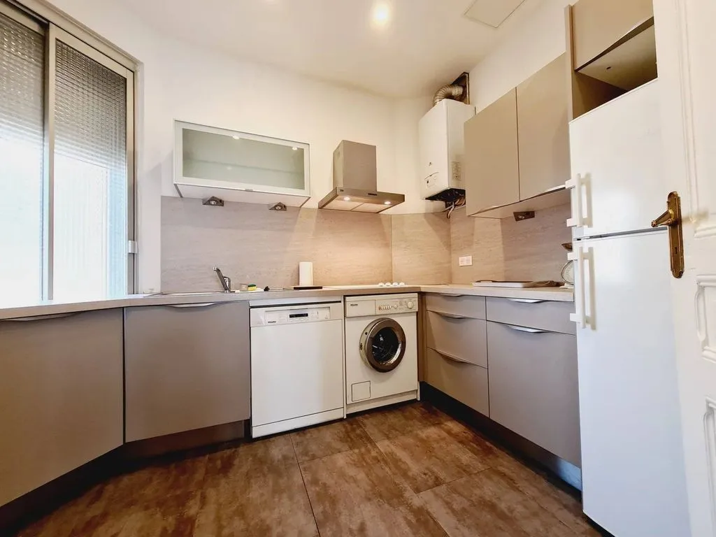 Kitchen - Luxury Flat with Balcony in Cannes