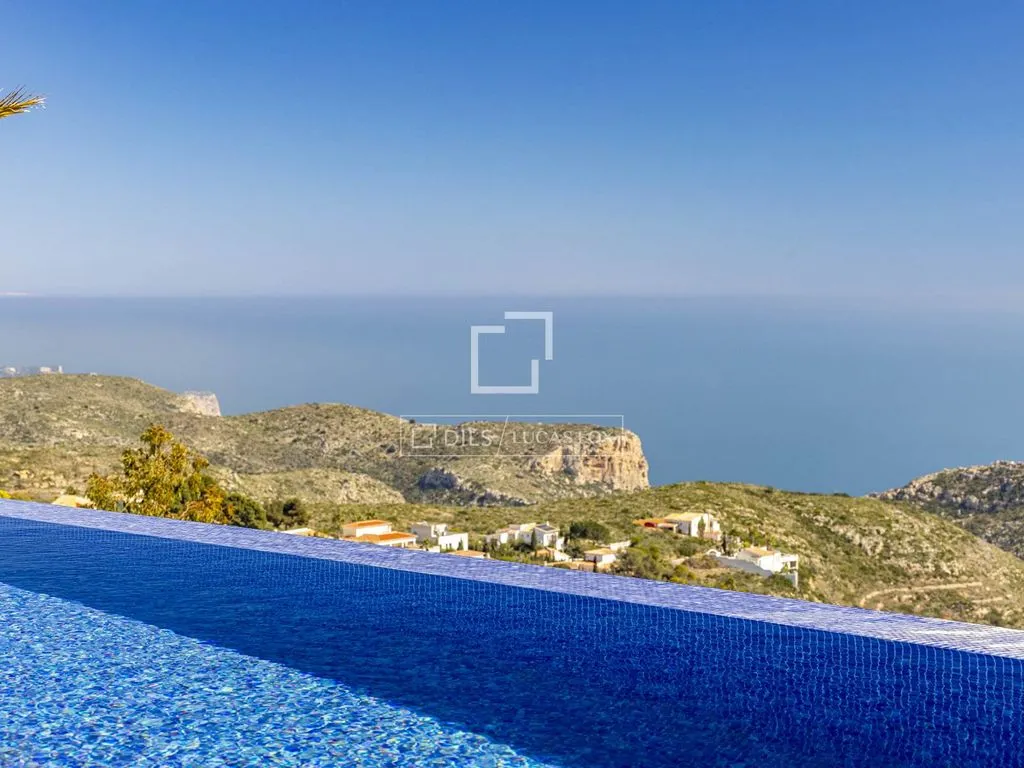 Piscine - Luxury Villa with Panoramic Sea Views in Benitachell
