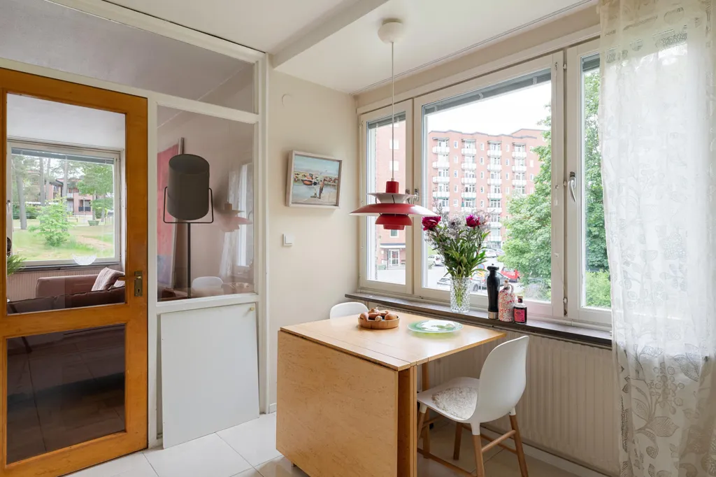 Salle à manger - Apartment with Balcony in Liseberg, Älvsjö