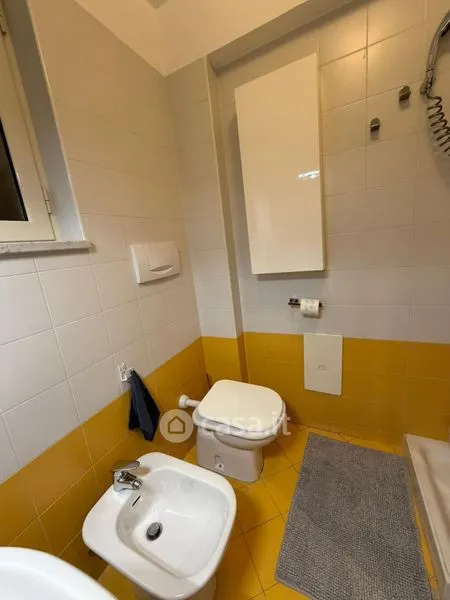 Salles de bain - Fully Furnished Triplex with Balcony in Caserta