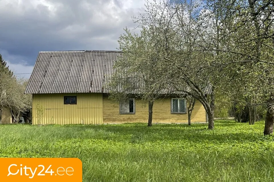 Välivaade - Traditional Wooden House with Outbuildings near Elva