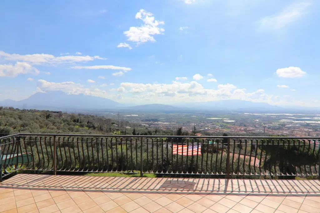 Terrass - Hilltop Villa with Panoramic Views in Eboli