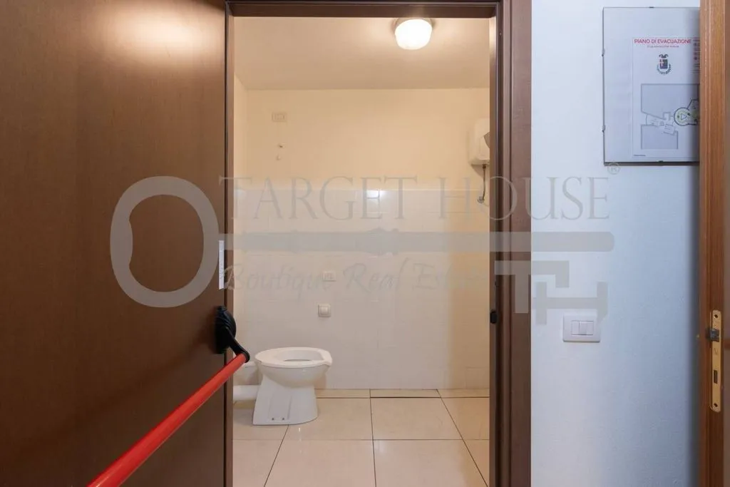 Esik - Office with Lake View in Como