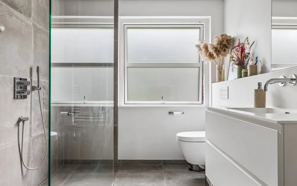 Salles de bain - Modernised Villa with Garden in Pip Quarter