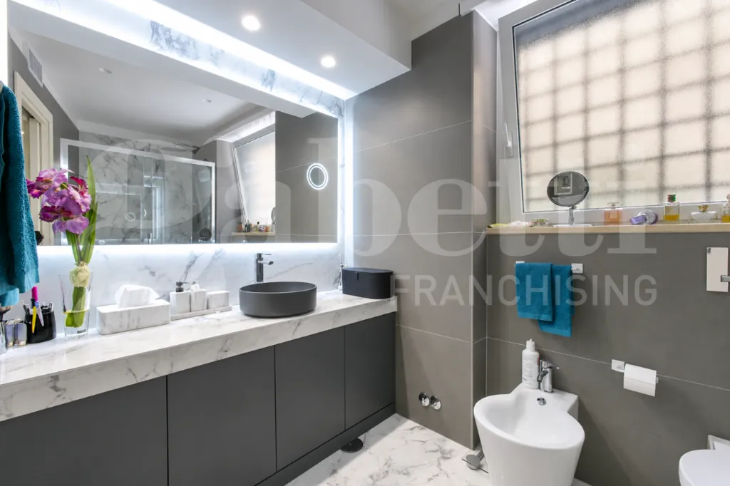 Bagni - Appartamento ristrutturato con box auto a Ponte Milvio, Roma