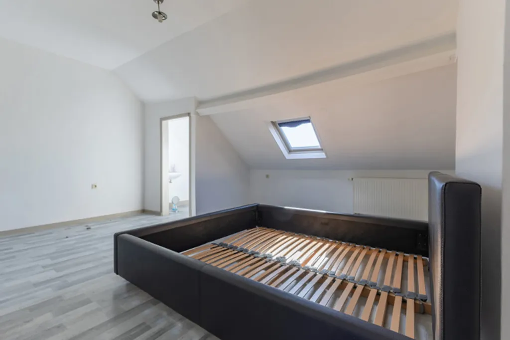 Magamistoad - Five-Bedroom House with Terrace in Central Location