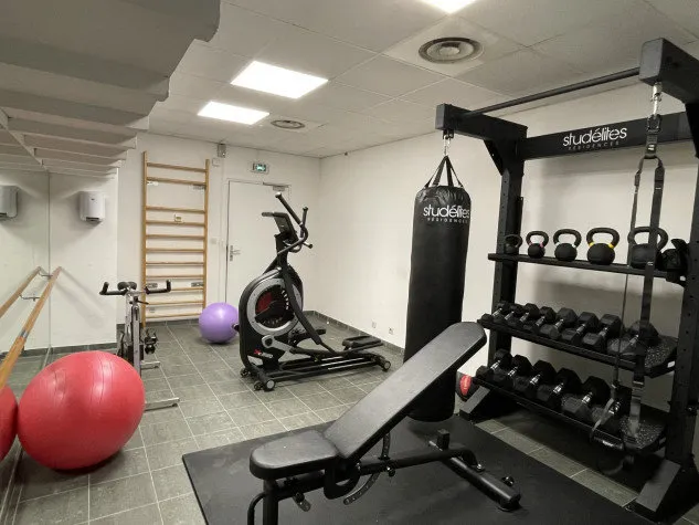 Pièces - Studio avec Accès Facile aux Transports à Paris