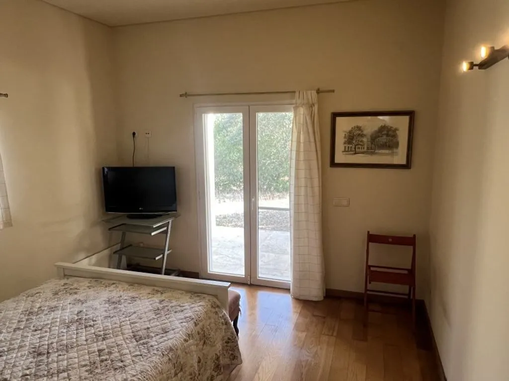 Magamistoad - Luxury Farmhouse with Traditional Architecture in Advagar