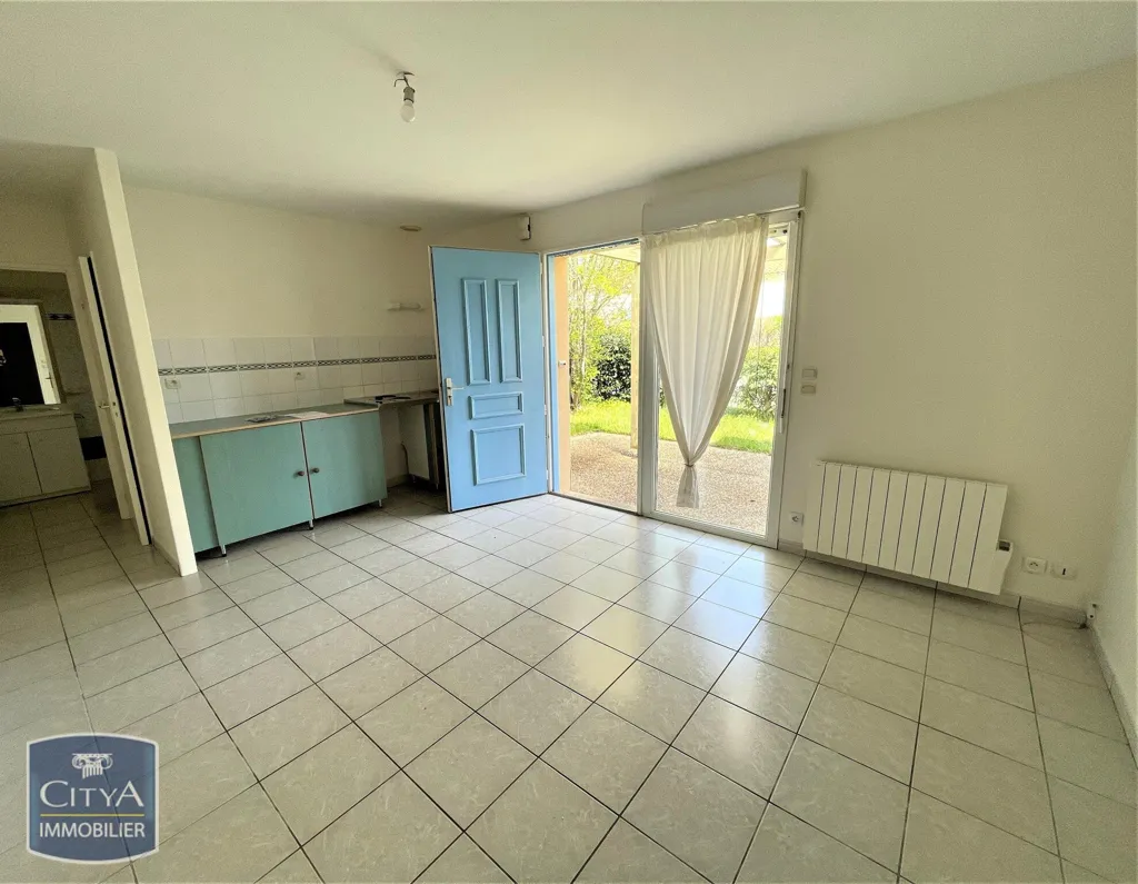 Cucina - 2002-Built House with Terrace in Thénac