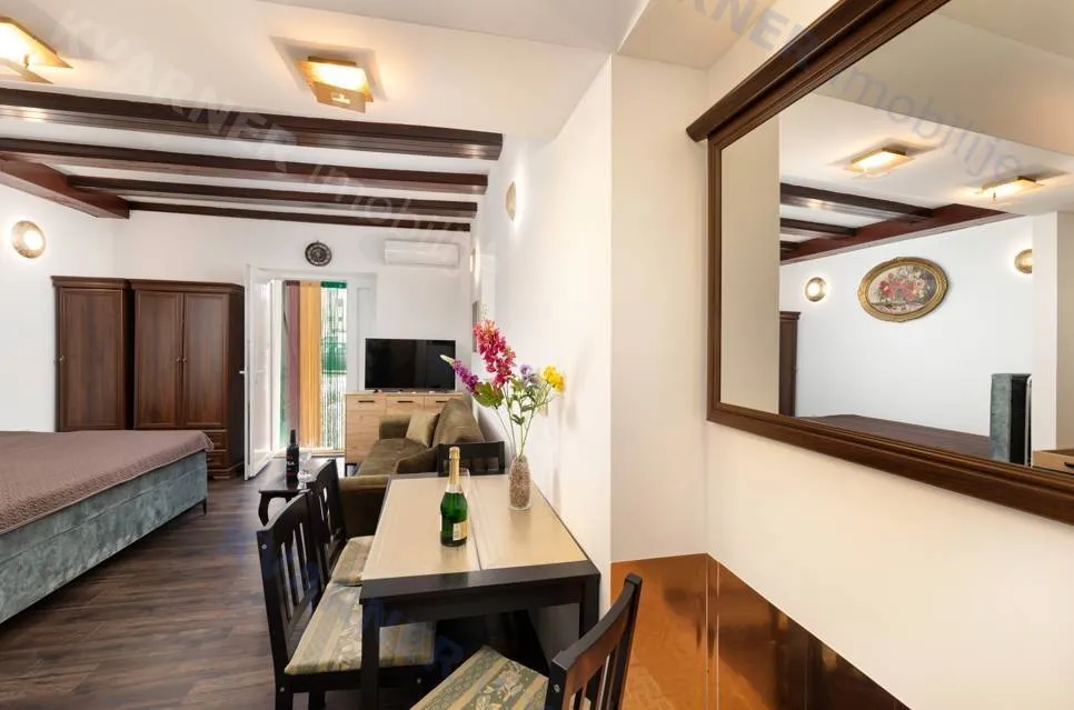 Magamistoad - Renovated Stone House with Sea View in Punat