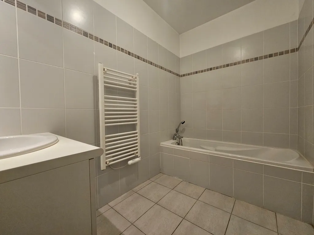 Vannitoad - 3-Bedroom Apartment in Tain-l'Hermitage