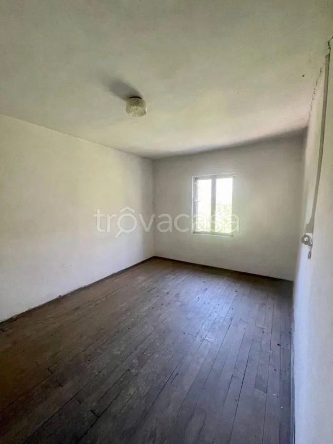 Toad - Rustic Property with Private Garden in Paesana