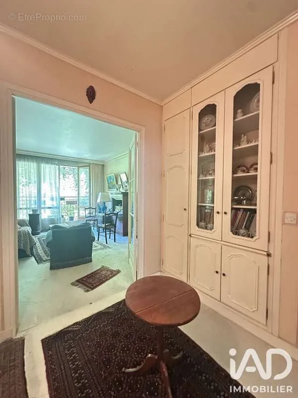 Séjour - Appartement Familial avec Parking à Antony Centre