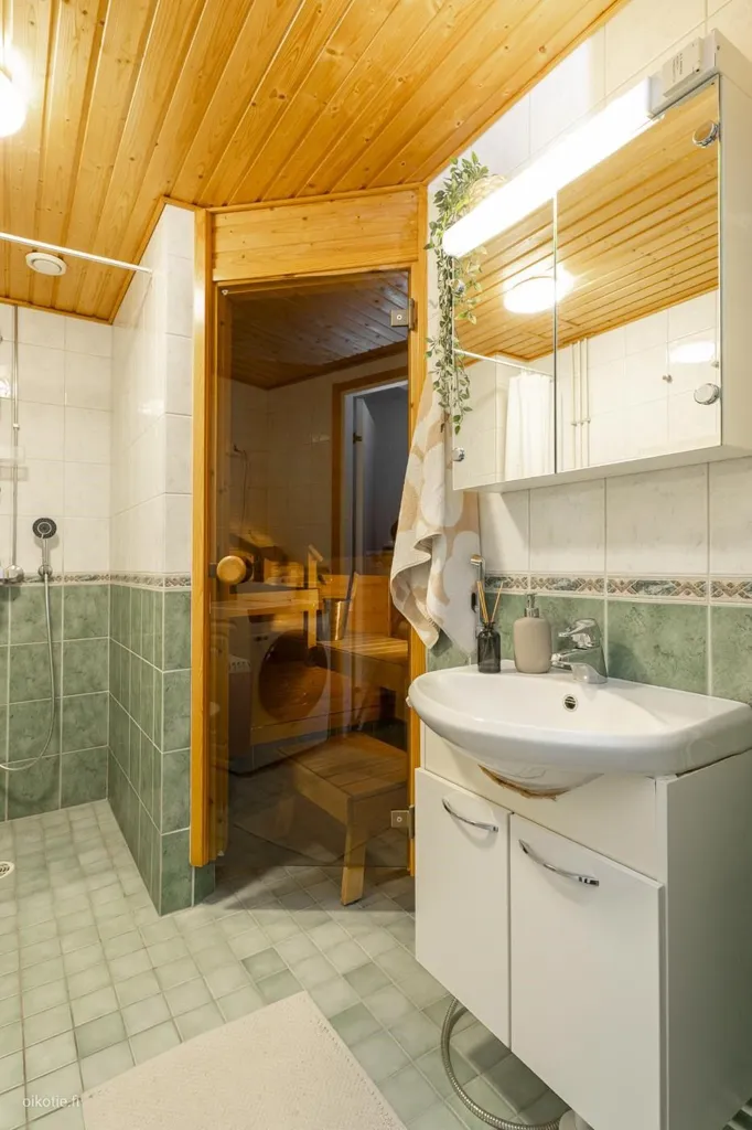 Vannitoad - Flat with Glazed Balcony in Tampella