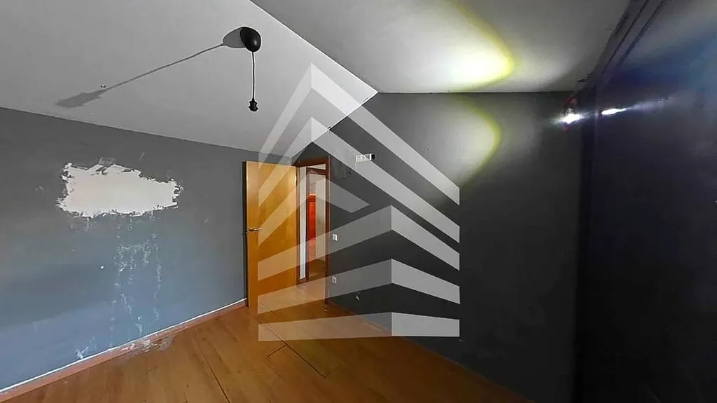 Pièces - Duplex with Terrace in Terrassa
