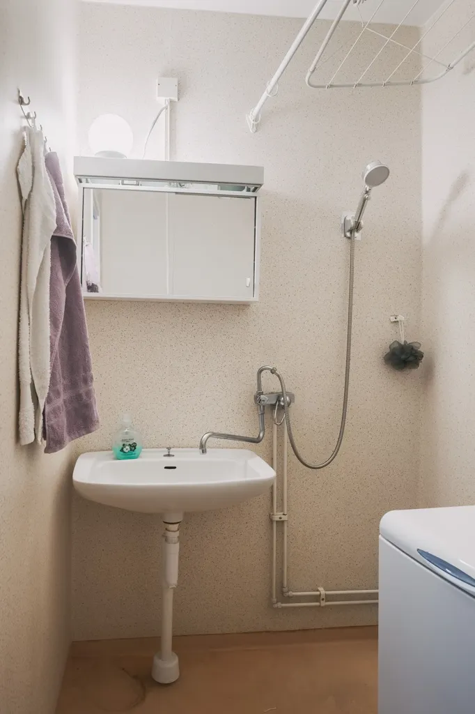 Salles de bain - 1-Bedroom Flat with Renovated Features in Akaciastigen