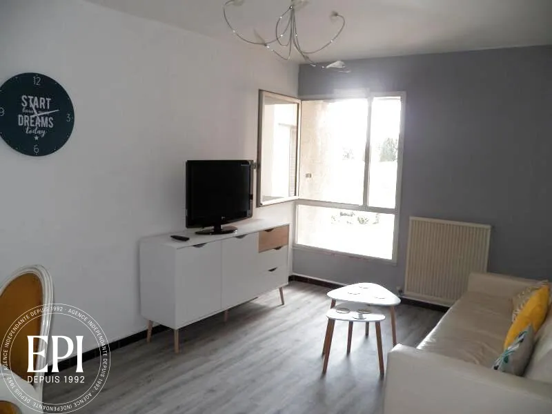 Soggiorno - Furnished Flat with Balcony in Central Location