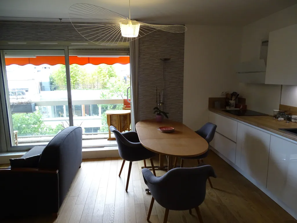 Söögituba - 2-Bedroom Paris Apartment with Balcony