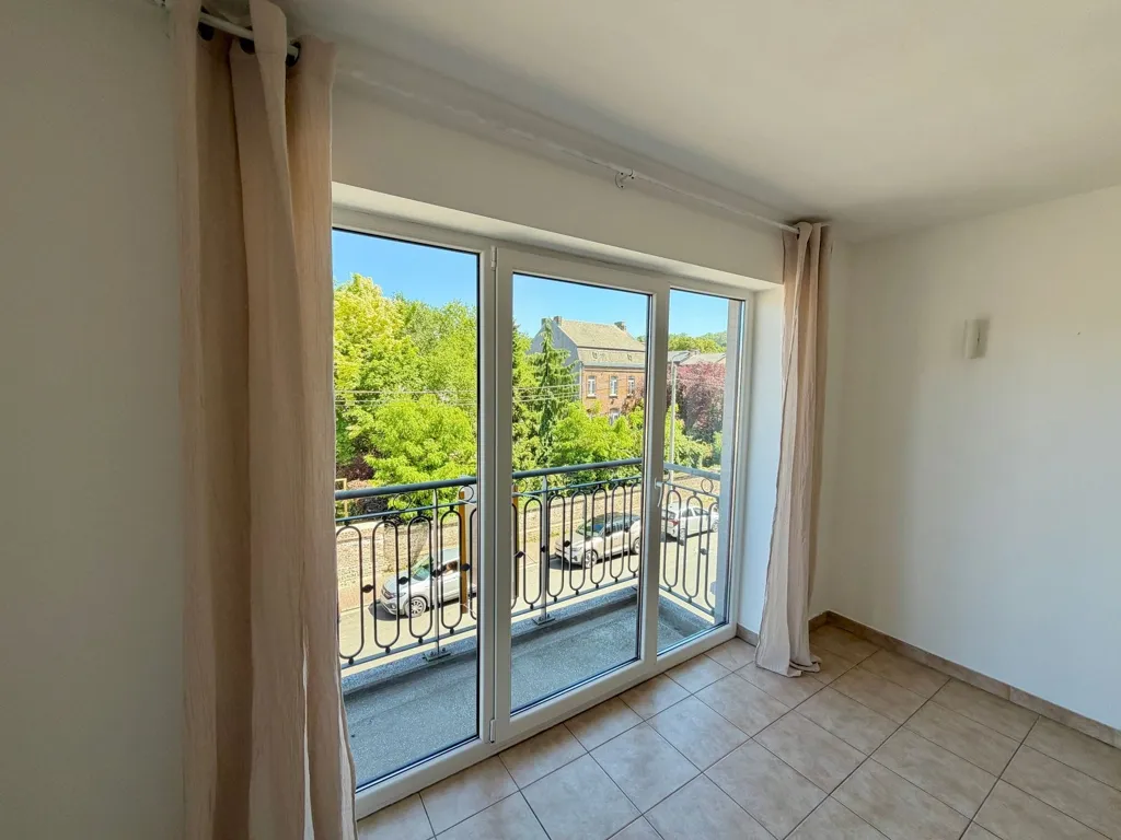 Rõdu - City Centre Flat with Terrace in Andenne