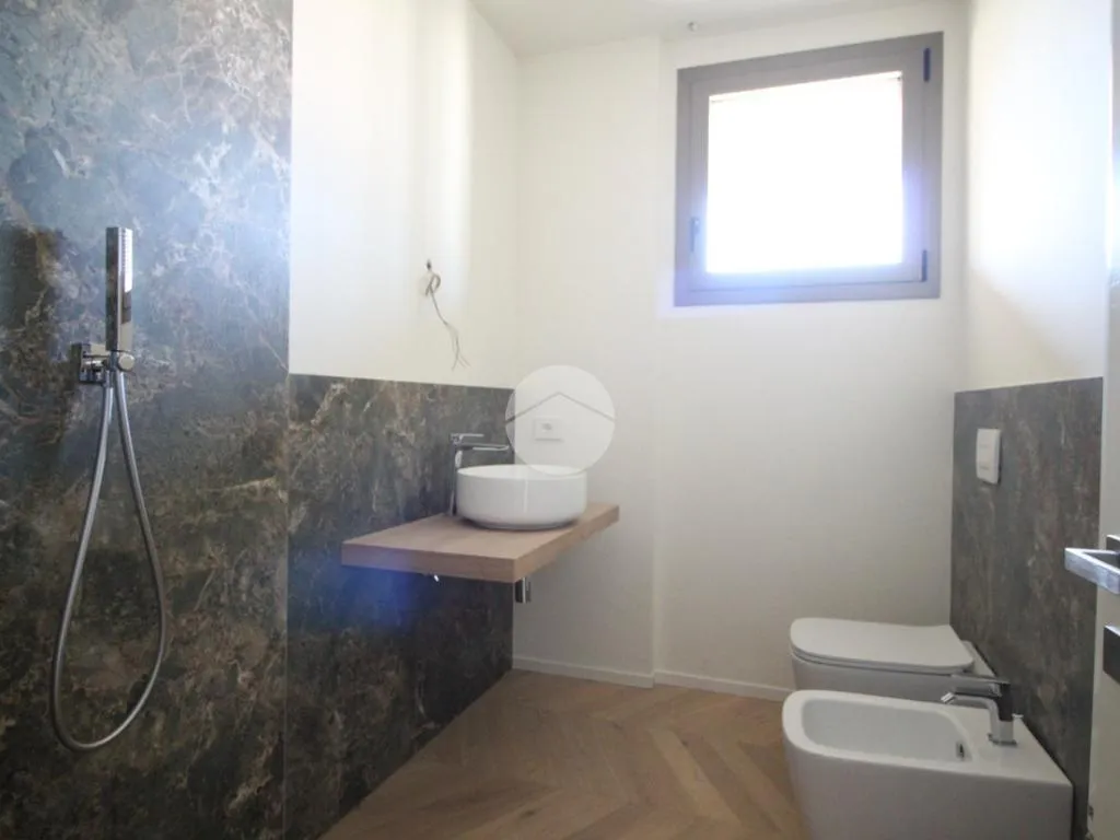 Salles de bain - Modern Apartment with Terrace in Central Cesena