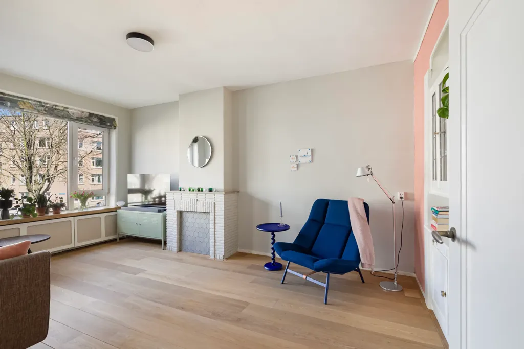 Séjour - 1940s Apartment with South-Facing Balcony in Blijdorp