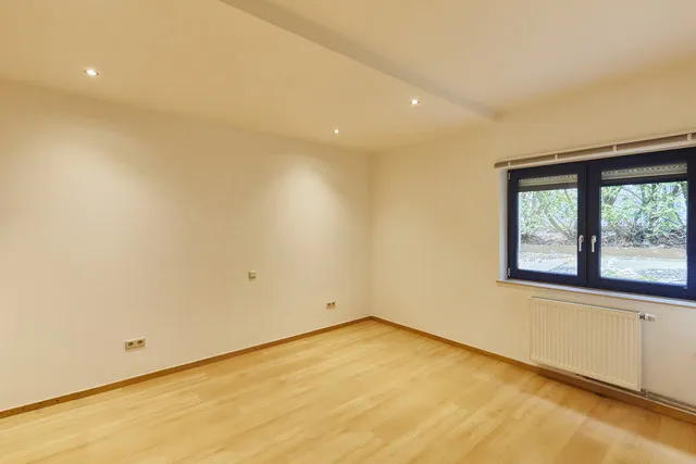 Pièces - Maison de 5 Chambres avec Jardin à Dudelange
