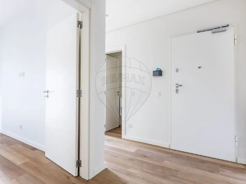 Esik - New 4-Bedroom Flat with River Views in Miraflores