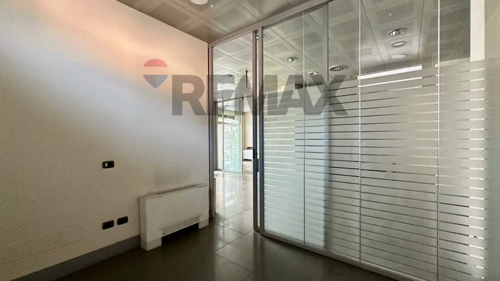 Kabinet - Commercial Space with 3 Vitrines in Riccione