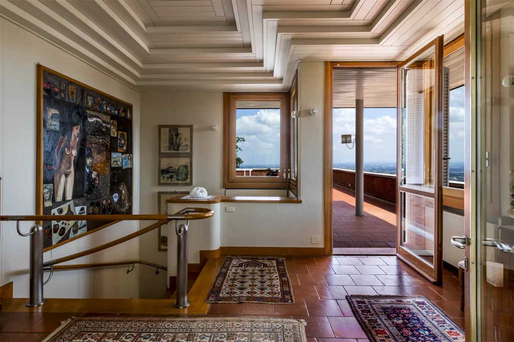 Hallway - Luxury Villa with Panoramic Views in Turin