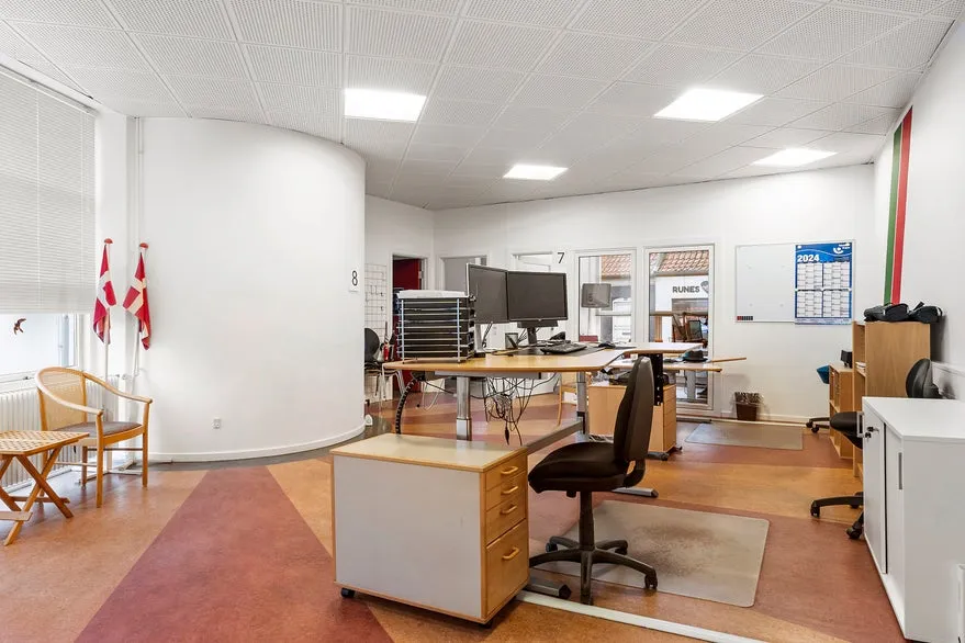 Bureau - Commercial Building with Conversion Potential in Nakskov