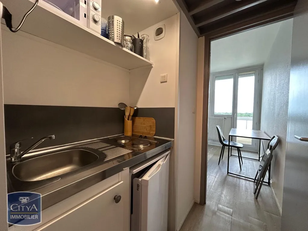 Cuisine - Studio Meublé avec Balcon à Gradignan