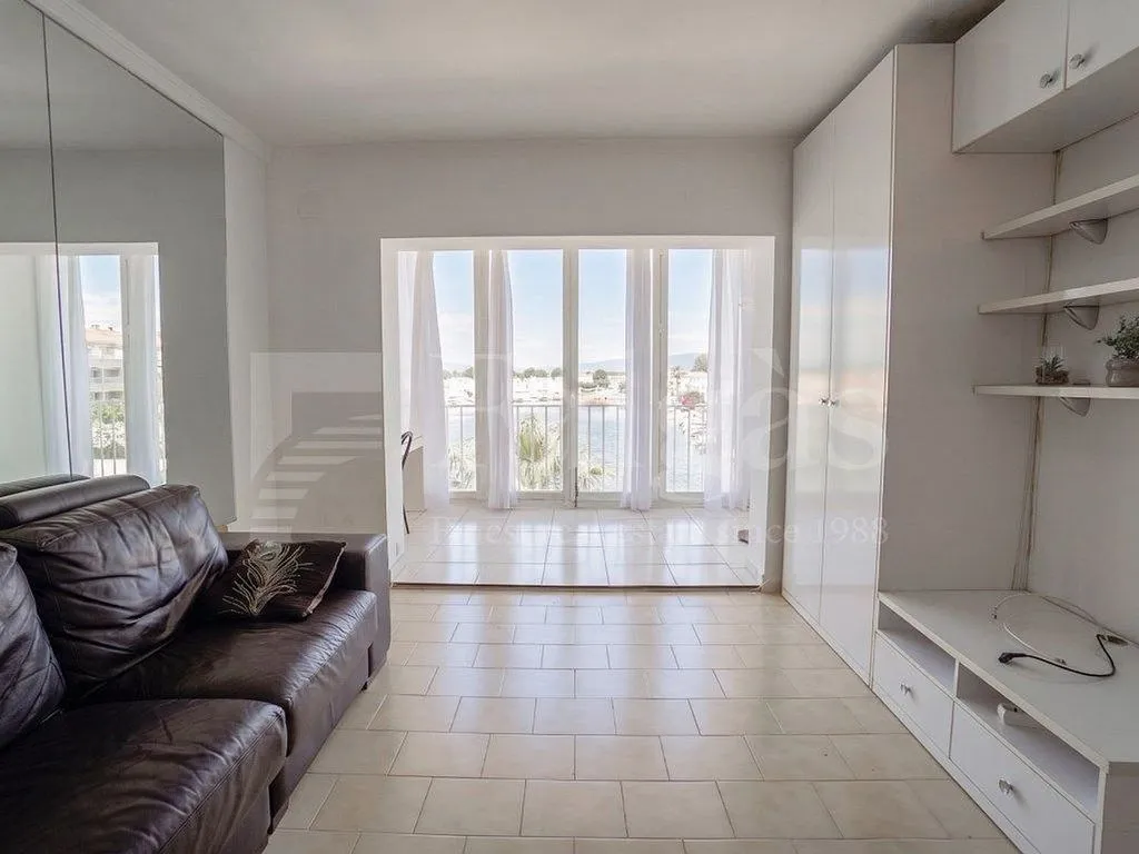 Soggiorno - Apartment with Lake View in Empuriabrava
